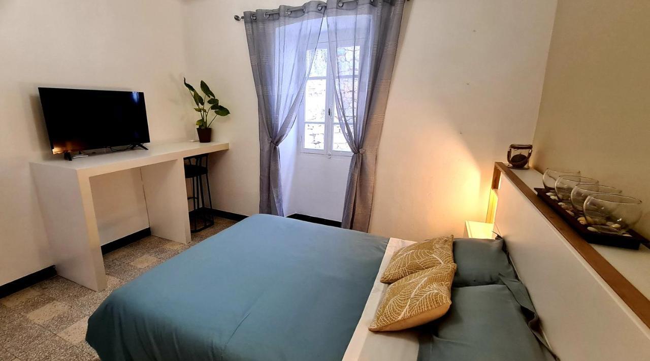 Lou Mouli Di Baou Bed and Breakfast Labeaume Eksteriør billede
